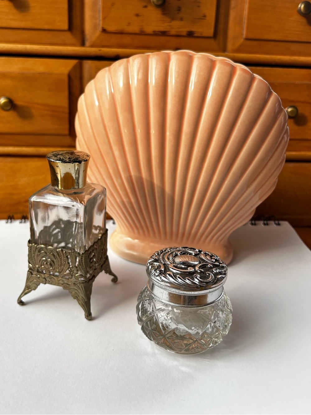 🩷🤍🩷 2 VNTG cosmetic jars for perfume or makeup. Shell not included